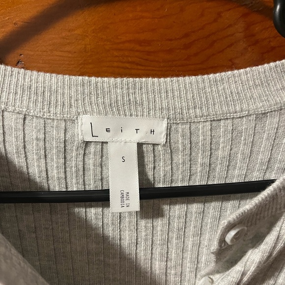 Leith Light Gray Ribbed Button-Up Top - Picture 3 of 3